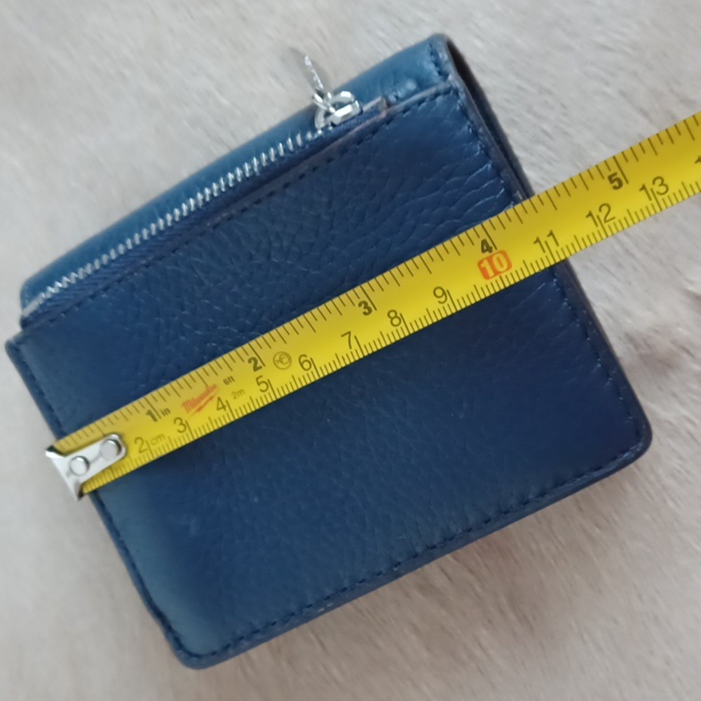 Michael Kors Wallet - Picture 9 of 16